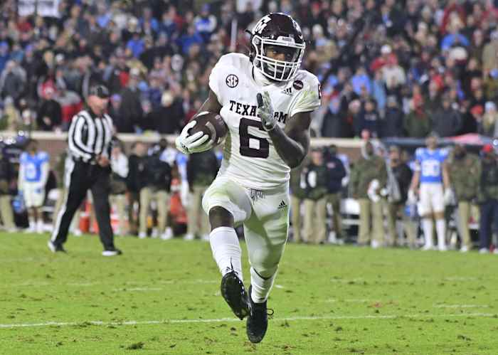 Nov 13, 2021; Oxford, Mississippi, USA; Texas A&M Aggies running back Devon Achane (6) runs the ball against the Mississippi Rebels during the fourth quarter at Vaught-Hemingway Stadium. Mandatory Credit: Matt Bush-USA TODAY Sports